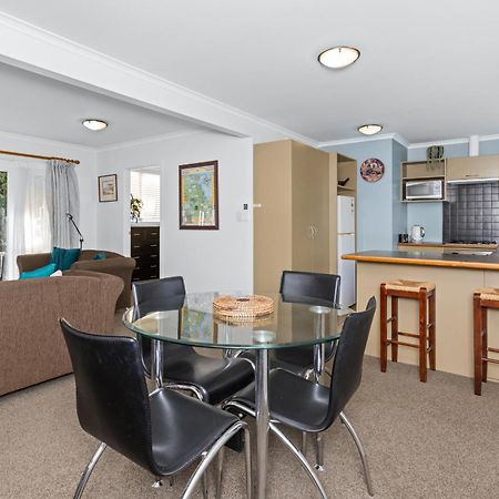 The Village Apartment, Just Steps To The Village Shops, Bars And Restaurants Havelock North Exterior photo