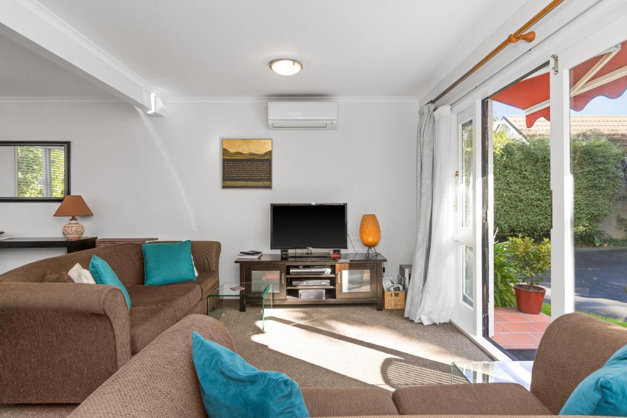 The Village Apartment, Just Steps To The Village Shops, Bars And Restaurants Havelock North Exterior photo