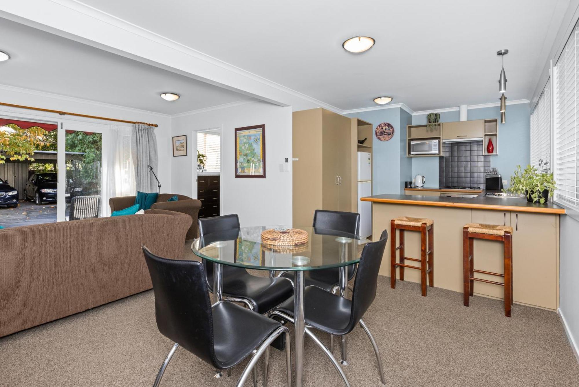 The Village Apartment, Just Steps To The Village Shops, Bars And Restaurants Havelock North Exterior photo